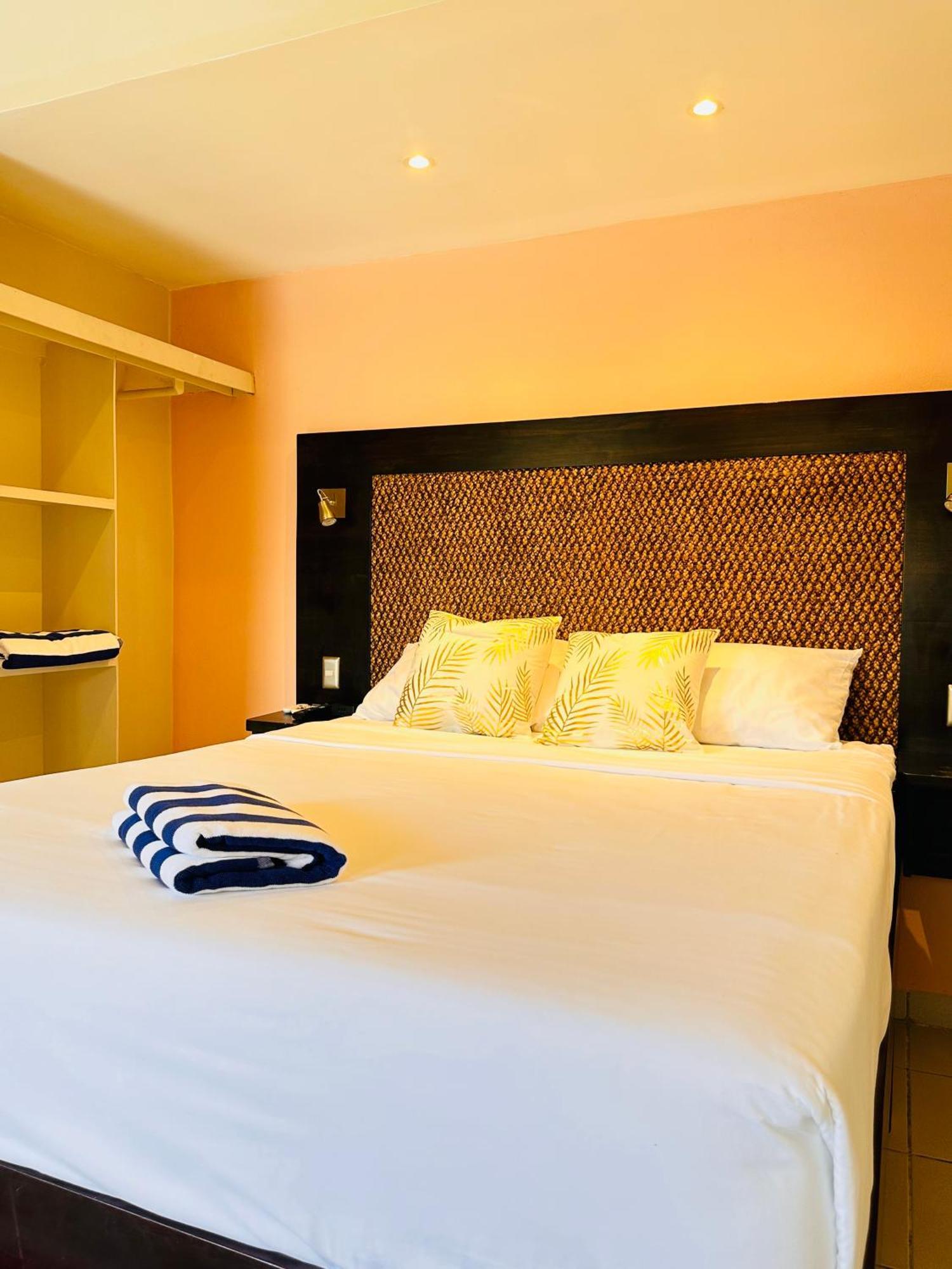 Las Brisas Resort And Villas ฆาโก ภายนอก รูปภาพ