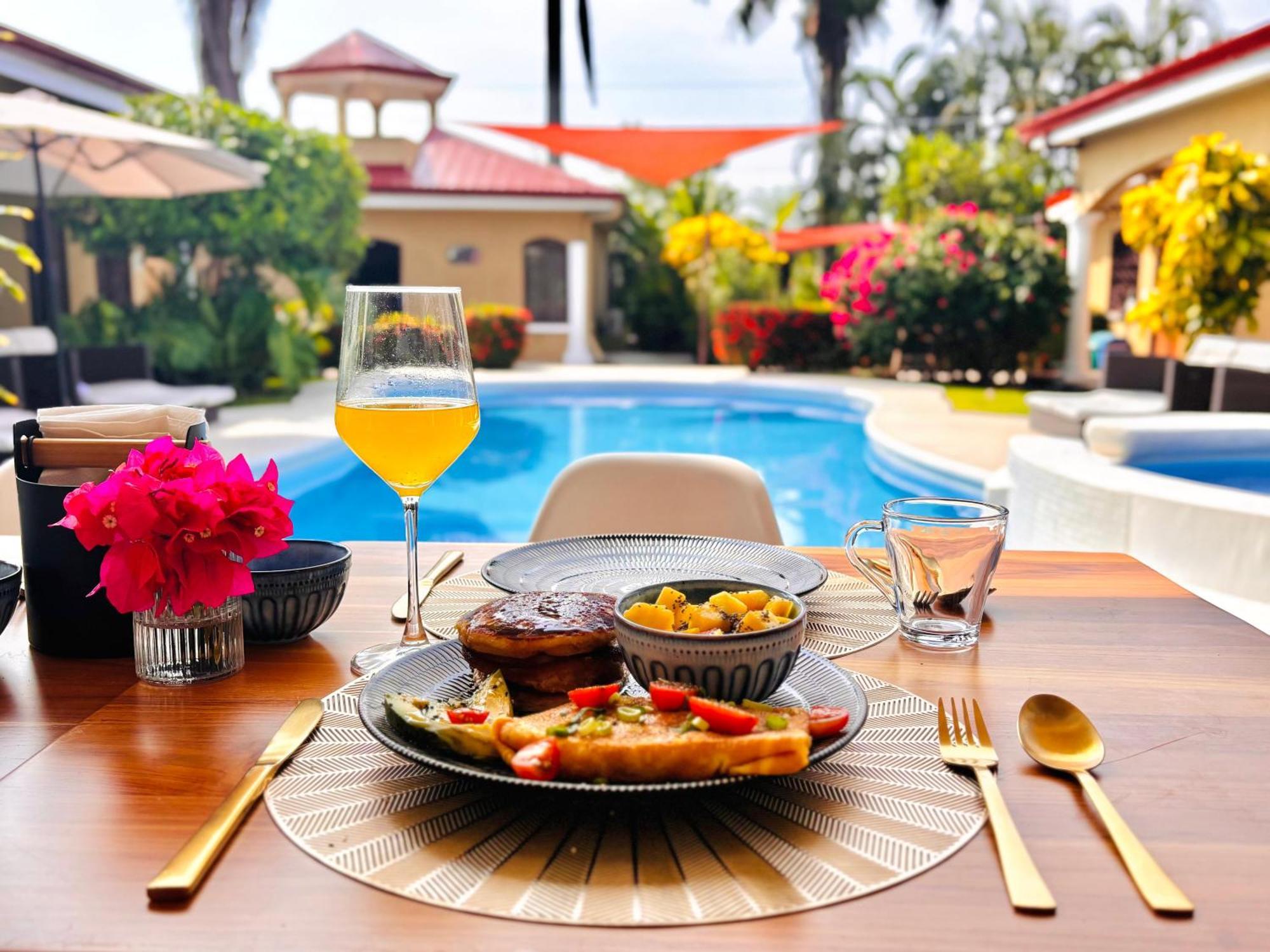 Las Brisas Resort And Villas ฆาโก ภายนอก รูปภาพ